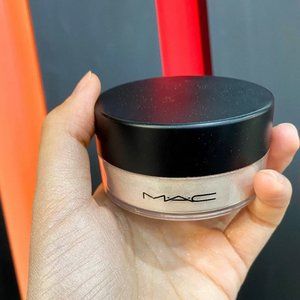 M.A.C. IRIDESCENT HIGHLIGHTER / LOOSE POWDER - Silver Dusk